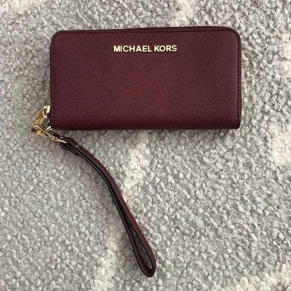 Michael Kors Handbags - Michael Kors - Jet Set Travel Leather Wallet